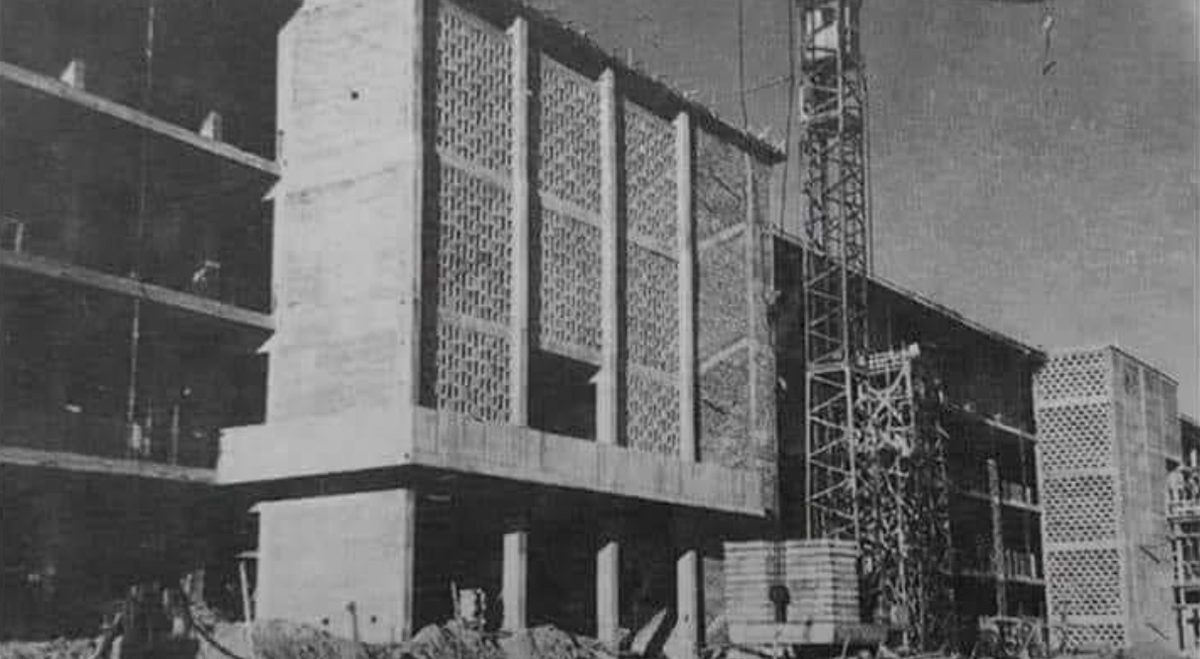 Tòa nhà C1 đang được xây dựng, khoảng năm 1963–1966.
