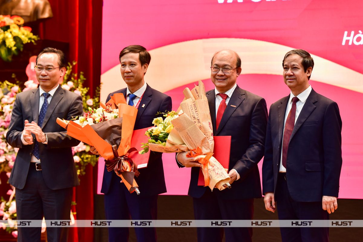 Lãnh đạo Bộ GD&ĐT và Ban lãnh đạo Đại học Bách khoa Hà Nội nhiệm kỳ 2020–2025.