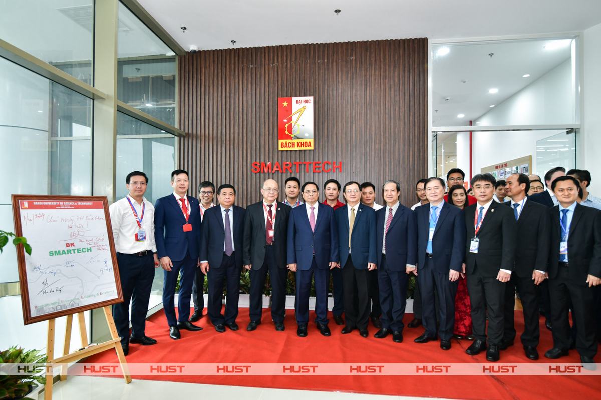 Thủ tướng Phạm Minh Chính và lãnh đạo các bộ, ngành dự Lễ khánh thành Văn phòng Đổi mới sáng tạo Bách khoa tại NIC.